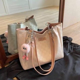 Túi xách nữ, túi đeo chéo da bóng in ô trám vuông tặng kèm móc treo K639