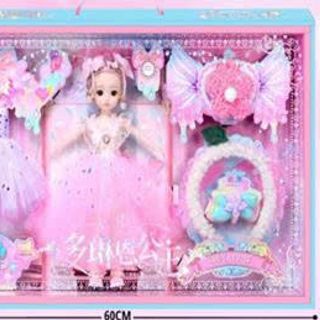 HỘP BÚP BÊ KÈM ĐẦM VÀ BĂNG ĐÔ CÀI TÓC