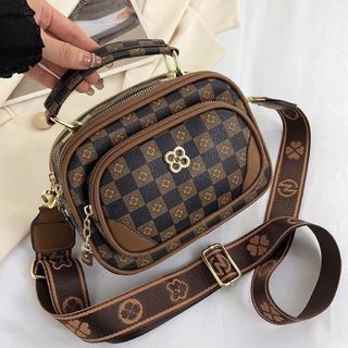 Túi xách nữ, túi đeo chéo họa tiết kẻ ô đính kèm cúc hoa dây bản to K455