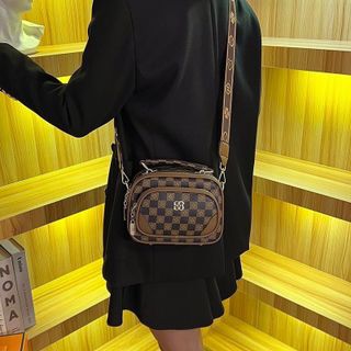 Túi xách nữ, túi đeo chéo họa tiết kẻ ô đính kèm cúc hoa dây bản to K455