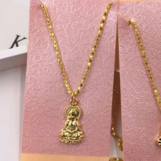 Dây chuyền đeo cổ mạ màu vàng kèm mặt chỉ 20k