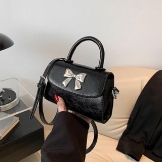 Túi xách nữ, túi đeo chéo 1 quai da nhăn bóng đính nơ bạc K442