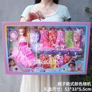 HỘP BÚP BÊ KÈM NHIỀU ĐẦM