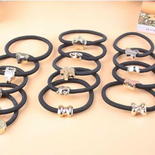 Cột tóc cho nữ màu đen có mặt kim loại