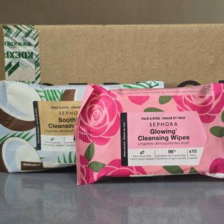 KHĂN TẨY TRANG ƯỚT SEPHORA CLEANSING WIPES ( 2 phân loại hàng , hoa hồng, mùi dừa)