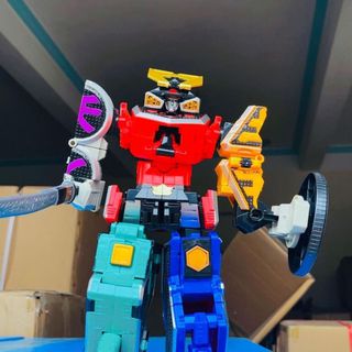 HỘP SIÊU NHÂN THẦN KIẾM