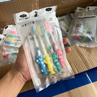 Bộ 4 cây bàn chải đánh răng hình thú dễ thương cho bé - Set 4 bàn chải hình thú giá sỉ
