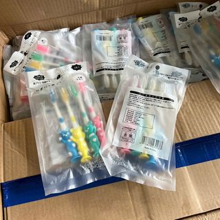 Bộ 4 cây bàn chải đánh răng hình thú dễ thương cho bé - Set 4 bàn chải hình thú giá sỉ