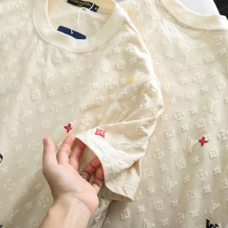 T- shirt lv nam.  Chất thun cotton 4c cao cấp xịn.  Full tem tag túi zip.