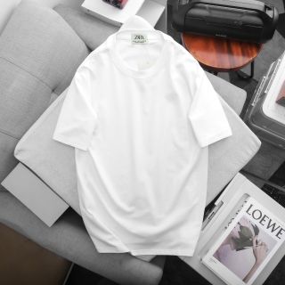 Áo thun namBasic. Cotton 4 chiều xịn, sờ vào là thích. Bo rip đồng màu, thiết kế basic.