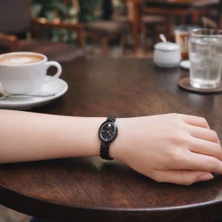 TOR BURCH 𝐆𝐫𝐞𝐞𝐧 𝐎𝐯𝐚𝐥 𝐐𝐮𝐚𝐫𝐭𝐳 𝐖𝐚𝐭𝐜