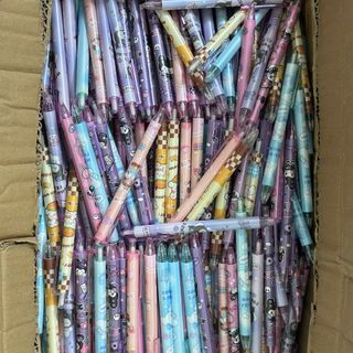 Thanh Lý Em còn 6000 bút nữa nha thanh lý 2k  tách từ 200 bút 4k