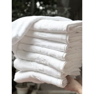 Khăn tắm trắng khách sạn logo, kt 70x140cm, 520g