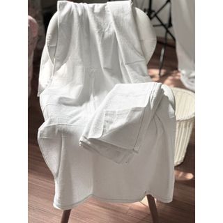 Khăn tắm trắng khách sạn trơn, logo, chỉ xanh, 65x130cm, xuất dư,sợi CD, nặng 250g