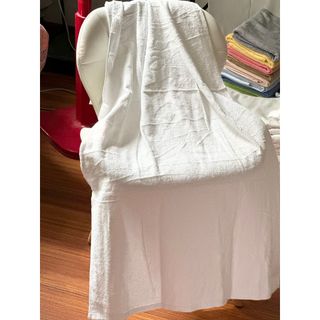 Khăn tắm trắng khách sạn trơn, logo, chỉ xanh, 65x130cm, xuất dư,sợi CD, nặng 250g