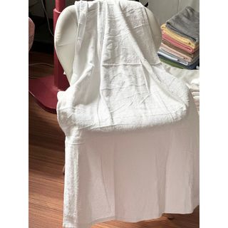 Khăn tắm trắng khách sạn trơn, logo, chỉ xanh, 65x130cm, xuất dư,sợi CD, nặng 250g