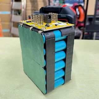 PIN SẠC MÁY KHOAN 30 CELL CHÂN PHỔ THÔNG CÓ ĐÈN