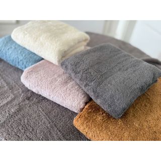 Set 2 Khăn tắm MJ, cỡ vừa 60x120, 230g, Siêu thấm hút nước, mềm mại, không xù lông