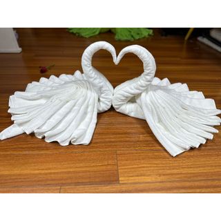 Khăn trắng gấp thiên nga cho khách sạn, kt 70x140cm, 320g