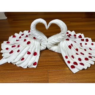 Khăn trắng gấp thiên nga cho khách sạn, kt 70x140cm, 320g