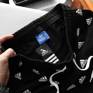 Short A nỉ da cá 100% cotton. Vải xịn dày dặn mịn mát. Vải bo đồng chất.