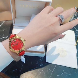 ĐỒNG HỒ NỮ CAO CẤP VERSA MEDUSA DÂY DA MẶT TRÒN VÂN TIA