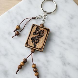 Móc khoá trầm hương khắc laze theo yêu cầu