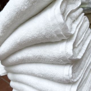 Khăn tắm trắng cho khách sạn, nhà nghỉ bình dân, MJ cao cấp
