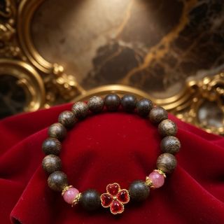 VÒNG TAY TRẦM PHỐI CHARM HOA MAY MẮN