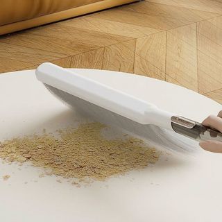 Bàn chải lông mềm cán dài giá sỉ – chổi quét bụi giường, sofa, quần áo, nội thất sạch nhanh