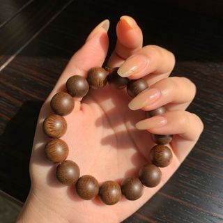 VÒNG ĐEO CỔ TRẦM HƯƠNG- Cty Sx trầm hương Tự nhiên Minh Tường Mt