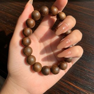 VÒNG ĐEO CỔ TRẦM HƯƠNG- Cty Sx trầm hương Tự nhiên Minh Tường Mt