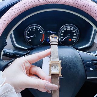 ĐỒNG HỒ NỮ CAO CẤP HERMET DÂY DA VIỀN HỘT VÀNG GIÁ MỚI