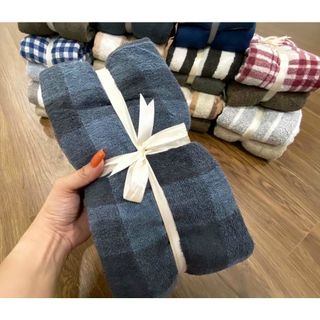 Set 2 khăn tắm MJ kẻ Ngẫu Nhiên
