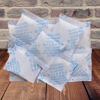 Gói Hút Ẩm Silica Gel Tiếng Nhật – Giải Pháp Chống Ẩm Toàn Diện Cho Thực Phẩm & Hàng Hóa Xuất Khẩu