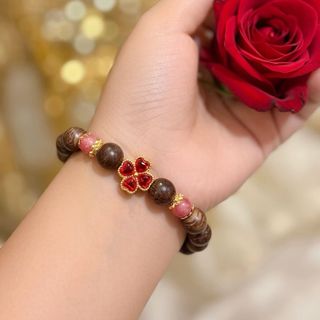 VÒNG TAY TRẦM PHỐI CHARM HOA MAY MẮN