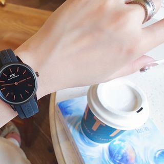 SĂN SALE LỚN ĐỒNG HỒ NỮ THỜI TRANG D WELLINGTON DÂY CAO SU ĐEN