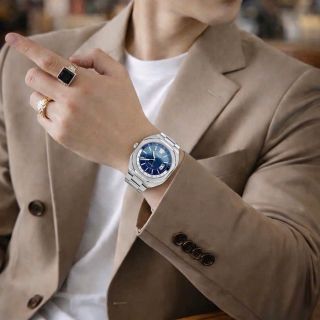 VERSA𝐕-𝐂𝐨𝐧𝐭𝐞𝐦𝐩𝐨