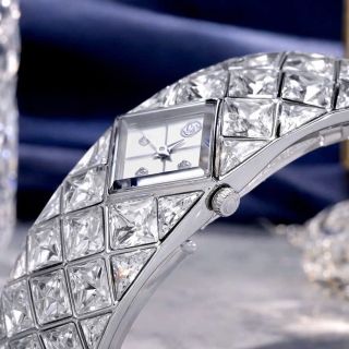 Đồng hồ Swarovs𝐂𝐮𝐫𝐢𝐨𝐬𝐚