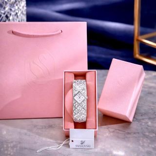 Đồng hồ Swarovs𝐂𝐮𝐫𝐢𝐨𝐬𝐚