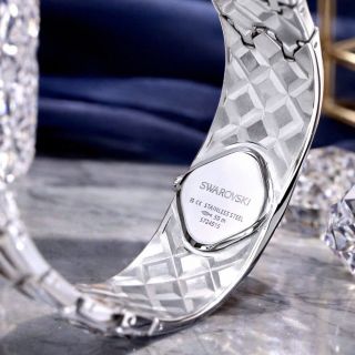 Đồng hồ Swarovs𝐂𝐮𝐫𝐢𝐨𝐬𝐚