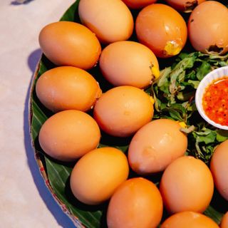 TRỨNG GÀ NƯỚNG – NÓNG HỔI MỖI NGÀY