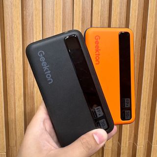 Pin dự phòng 10.000 Geekton C1110mAh sạc nhanh 30W