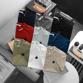 Áo thun nam Logo Basic . Chất liệu cotton 4 chiều co giãn mềm mịn, thoải mái khi mặc.