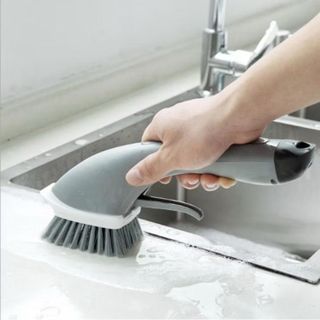 Bàn chải vệ sinh dda năng có tay xịt trực tiếp