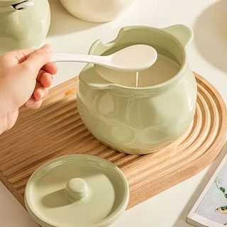 HỦ ĐỰNG MỠ SỨ XANH CÓ TAI CẦM KÈM MUỖNG 700ML (T32)