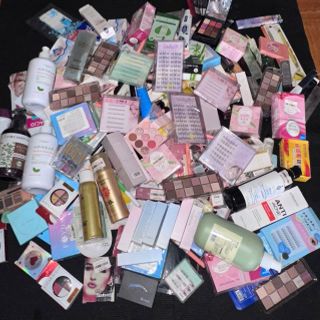 THANH LÝ 200 MỸ PHẨM lộn xộn. Nhanh tay