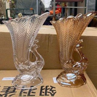 BÌNH CẮM HOA THUỶ TINH VÀNG HÌNH CON CÔNG 27CM (T15)