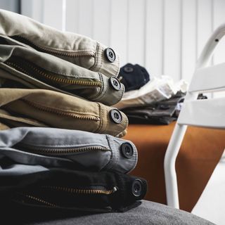 Short kaki nam lưng thun.   Chất kaki dày dặn , thun con giãn , mặt vải mịn