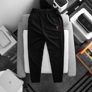 Jogger Ami Basic Terry nam. Full tem tag nhãn xịn, Thân trước thêu Logo ngực sắc nét, nổi bật.